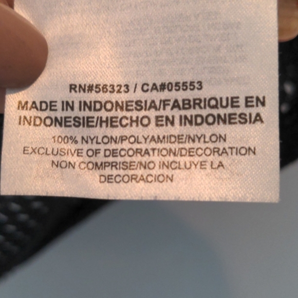 NWOT NIKE BLACK SHORT SLEEVED PERFORATED JERSEY - Picture 9 of 9